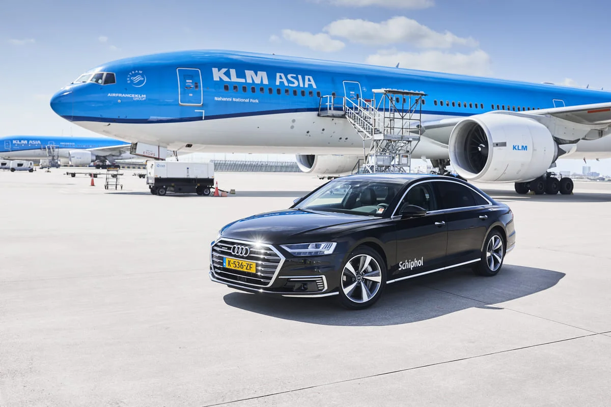 taxis amsterdam Audi chauffeur service on schiphol vip centre