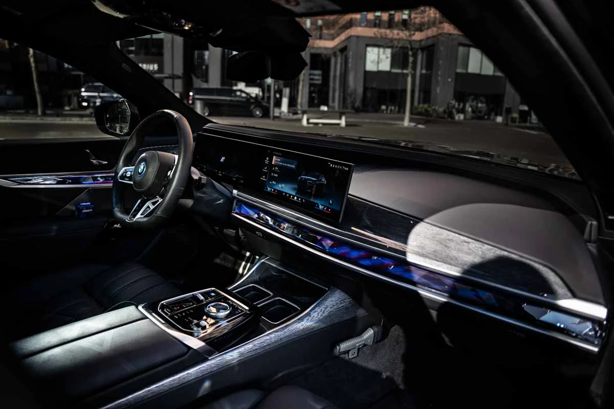 bmw i7 interior prive chauffeur